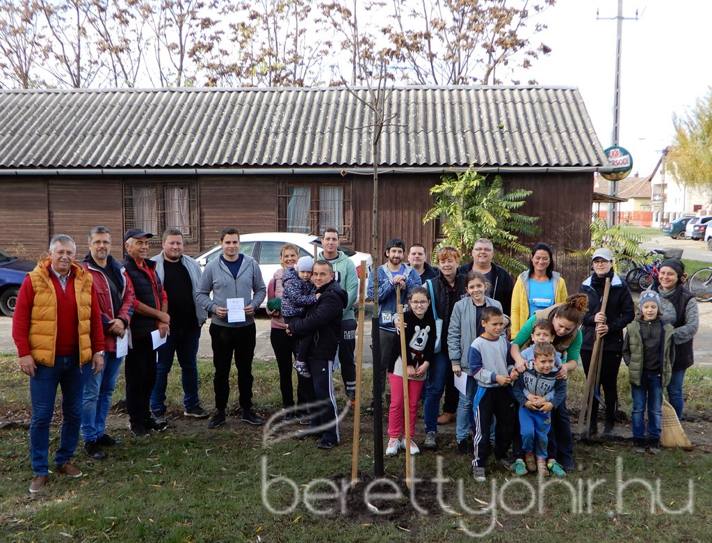 Közösségi faültetés Berettyóújfaluban 86